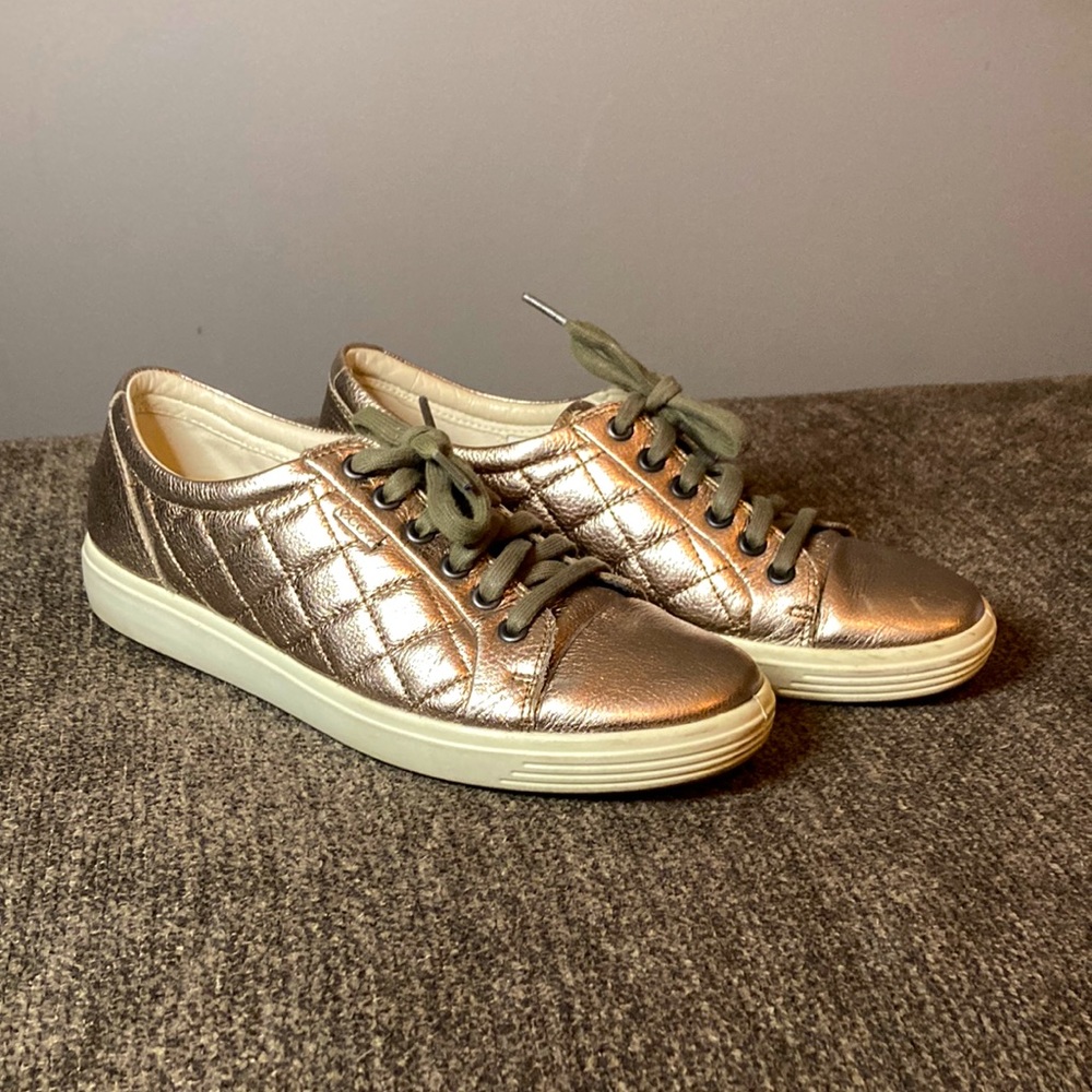 Ecco Soft 7 Quilted Metallic Sneakers Women's sz 9(40)
